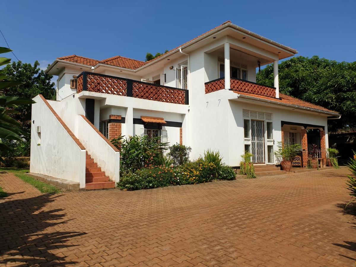 Alison & Dave'S Guesthouse Entebbe Esterno foto