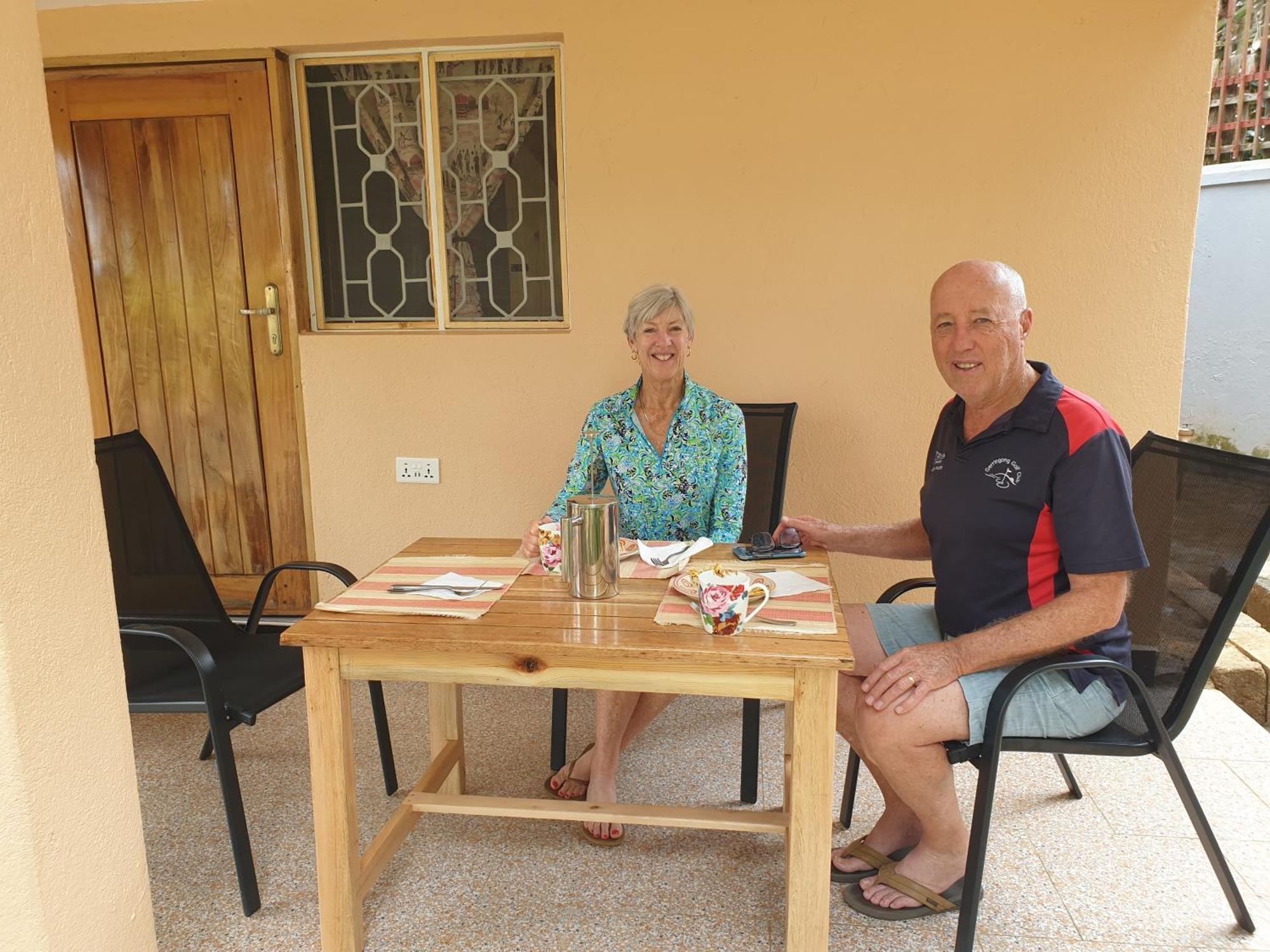 Alison & Dave'S Guesthouse Entebbe Esterno foto